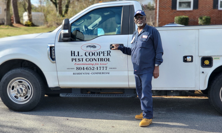 H L Cooper Pest Control logo